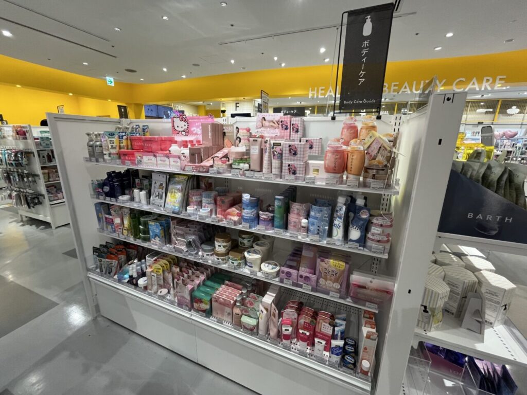 新宿ロフトのボディケアの棚全体